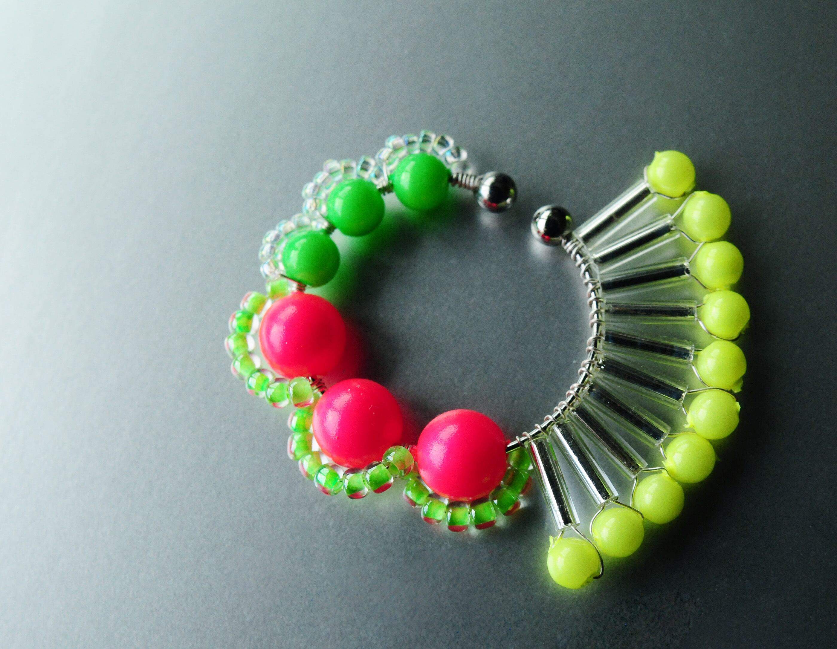 ＜Rollo～イロヅクビジュー～＞イヤーカフ『 ハミングバード/hummingbird 』<NEON/PINK(25)>