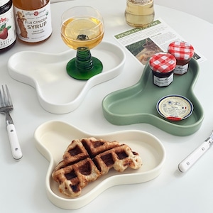 wave ceramic tray 3colors / ウェーブ セラミック トレー プレート 変形 おうちカフェ 韓国インテリア雑貨