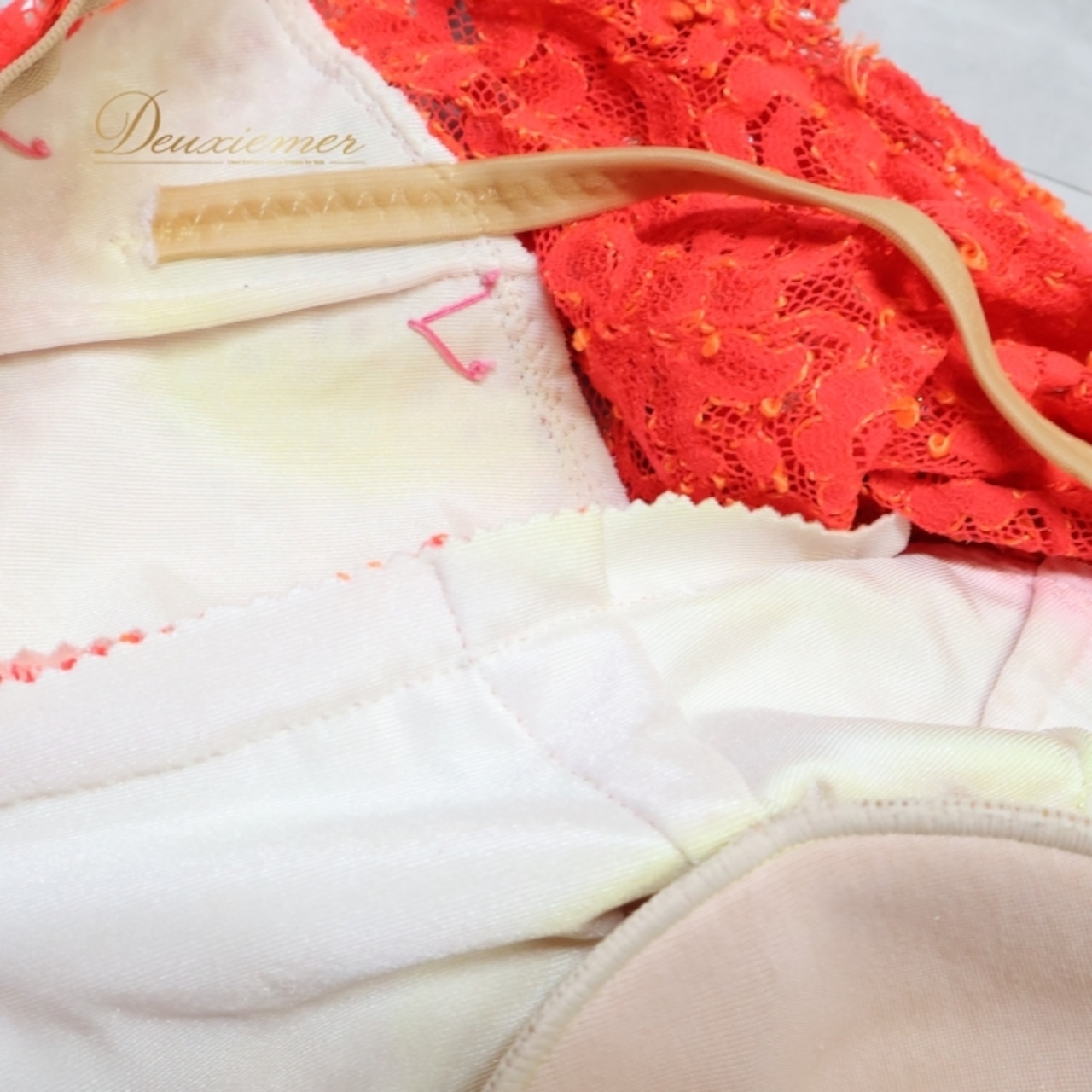 社交ダンス 衣装 スタンダードドレス ワンピース ドレス スタンダード フリル レース デモ 競技 ダンス パーティ 発表会 ボリューム 朱色 赤 白 ホワイト系 レッド系 オレンジ系 可愛い ダンス発表会 ドレスアップ 競技用衣装 女性用ドレス パーティードレス 高級感