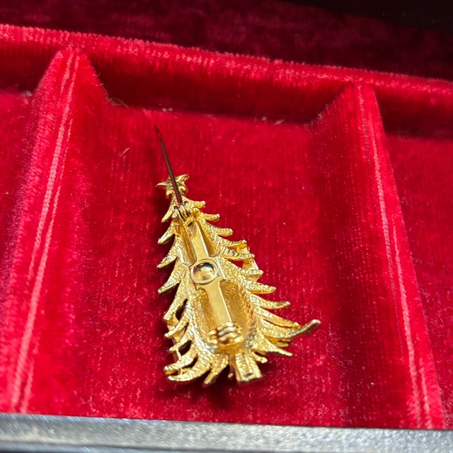 Christmas white candle tree brooch