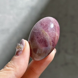 パープルローズクォーツ パームストーン32◇Purple Rose Quartz◇ 天然石・鉱物・パワーストーン