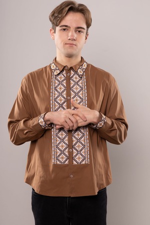 ウクライナ刺繍ヴィシヴァンカ　綿　クロスステッチ手刺繍　XLサイズ　メンズ