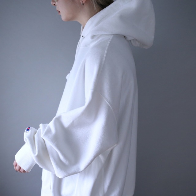 "Champion" white color over silhouette reverse wave sweat parka