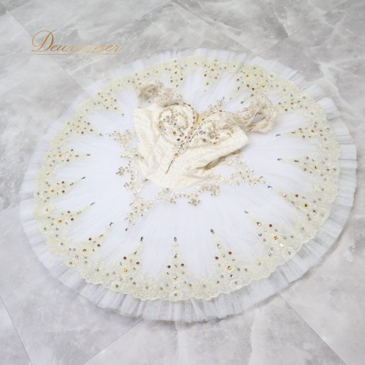 バレエ 衣装 チュチュ エトワール ドンキ 花嫁 白 金 コンクール 発表会 舞台 ダンス 踊り ホワイト系 ゴールド系 エトワール ダンス衣装 バレエチュチュ 発表会用コスチューム ステージ衣装 コンクール衣装 レオタード バレエダンサー 華やかレエ発表会