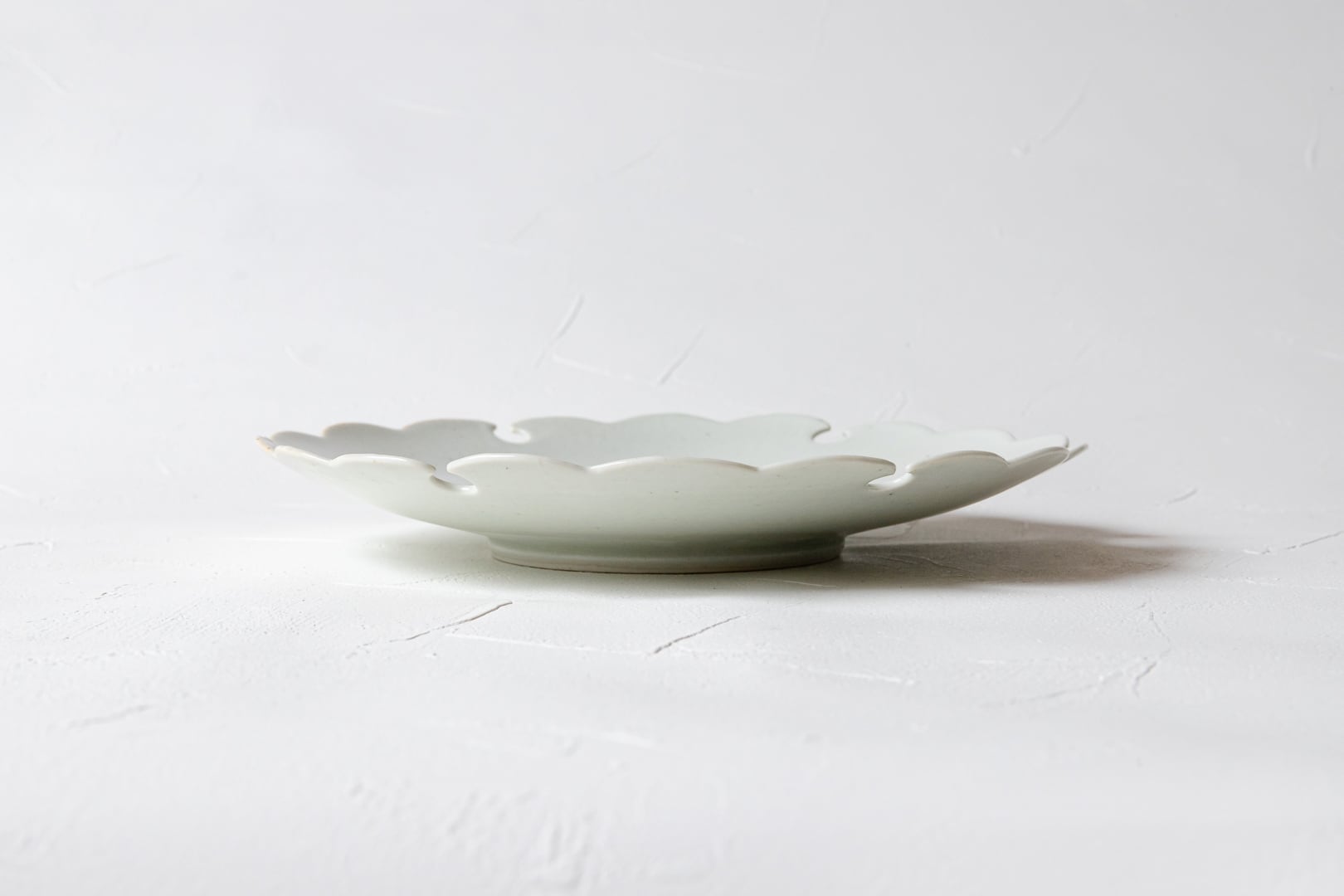 幾田 晴子］4.白瓷 雪輪6寸皿 | UTSUWA KESHIKI