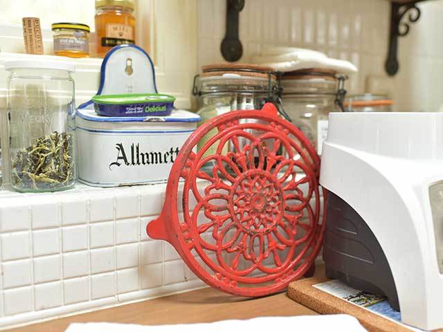 アイアン トリベット / 鍋敷き 赤　フレンチアンティーク