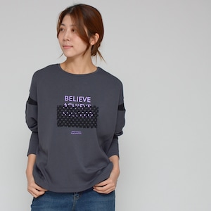 【大人ロゴ】かぎ針レース さらさら素材トップス ‐ LEO-21100B チャコール ‐