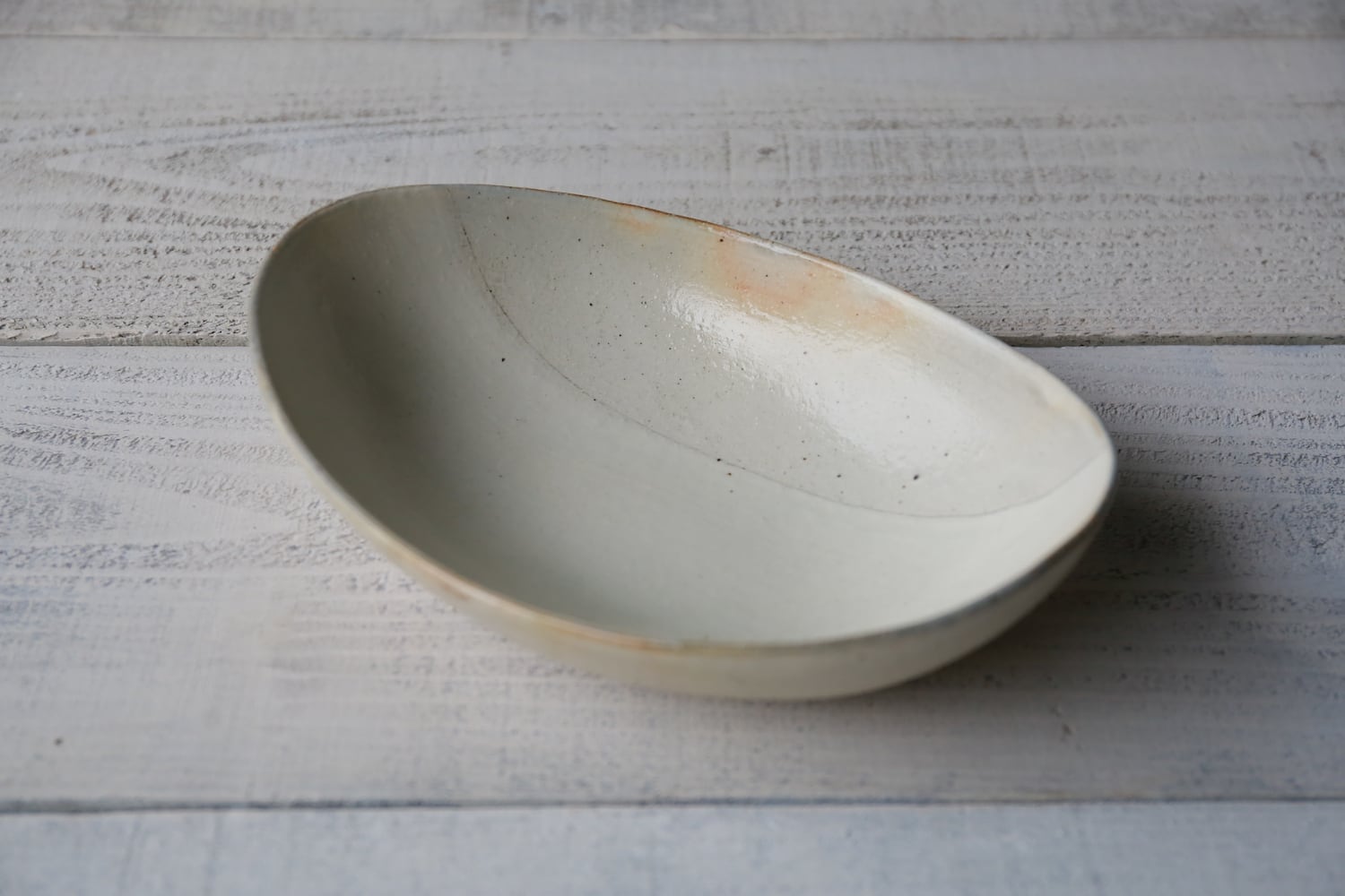荒鉄線 楕円深鉢 中 | 古谷製陶所