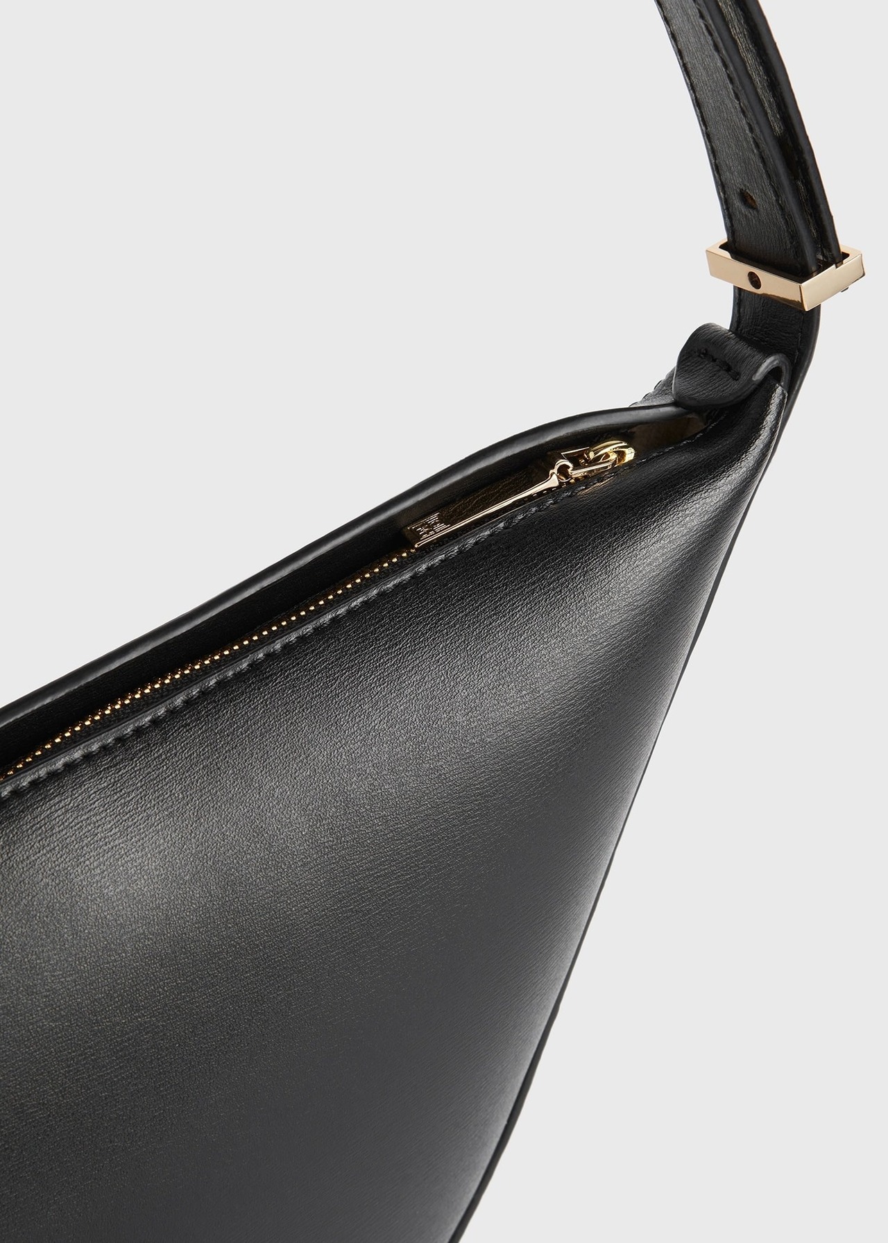 TOTEME】レザースクープスリング ブラック 大人エレガント TOTEME】レザースクープスリング ブラック 大人エレガント