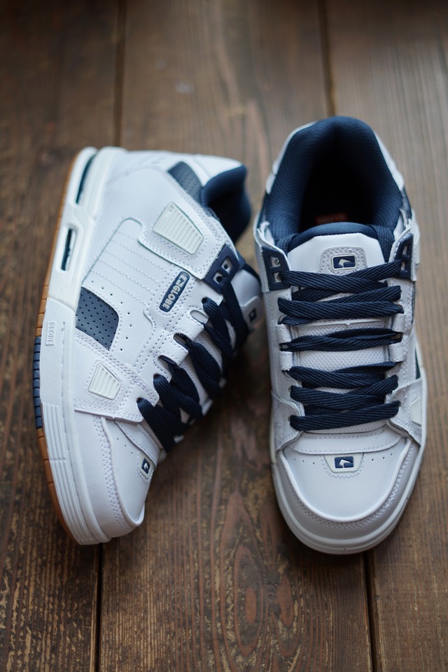 GLOBE " SABRE " White/Blue/Gum