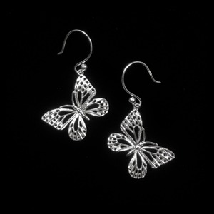 Lina｜リナ 蝶 フックピアス (SV925)  アサギマダラ (M size)