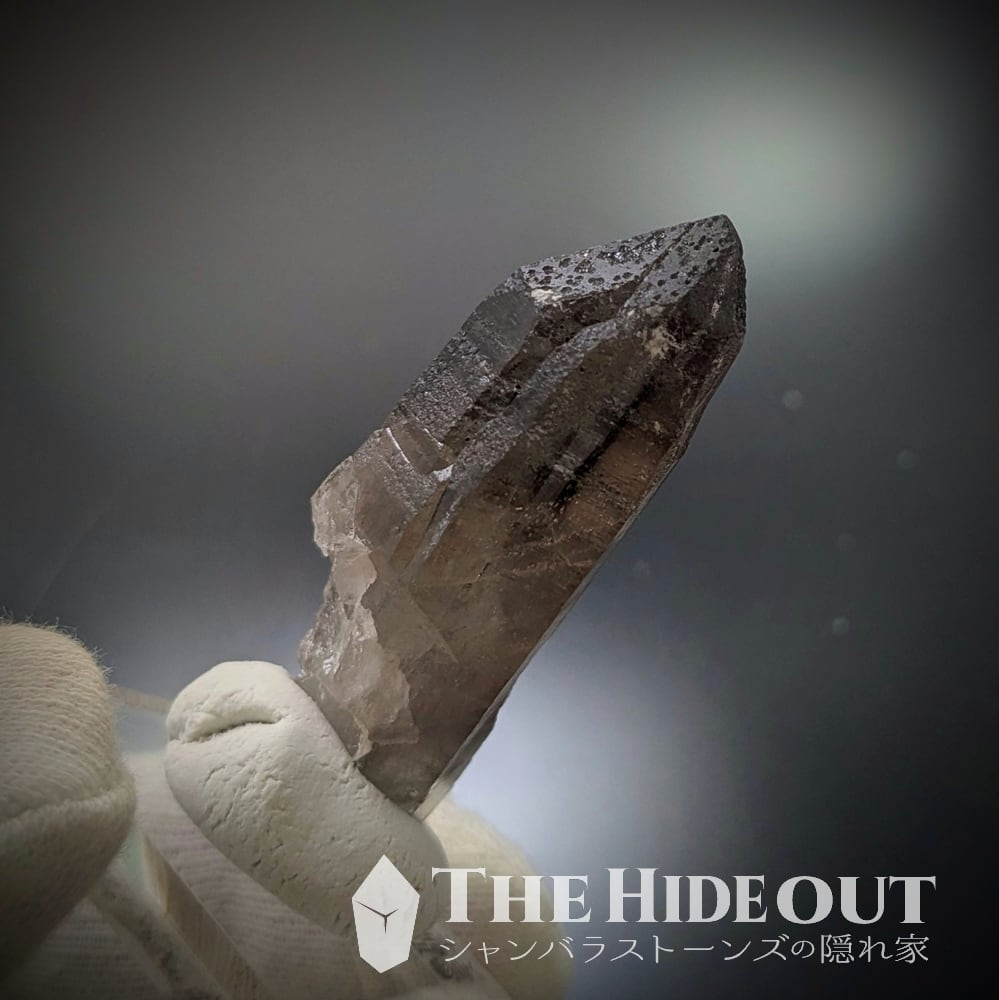 日本国産鉱物標本068 鳥取県三朝町煙水晶（スモーキークォーツ） スッ