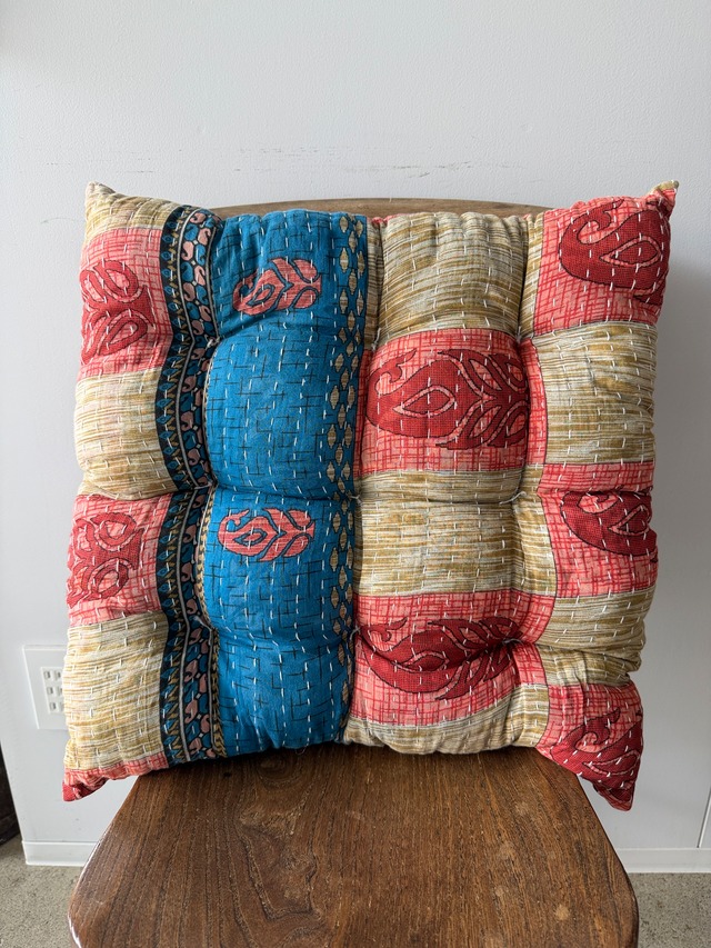 インド　ヴィンテージ　キルト　猫座布団　 IN008