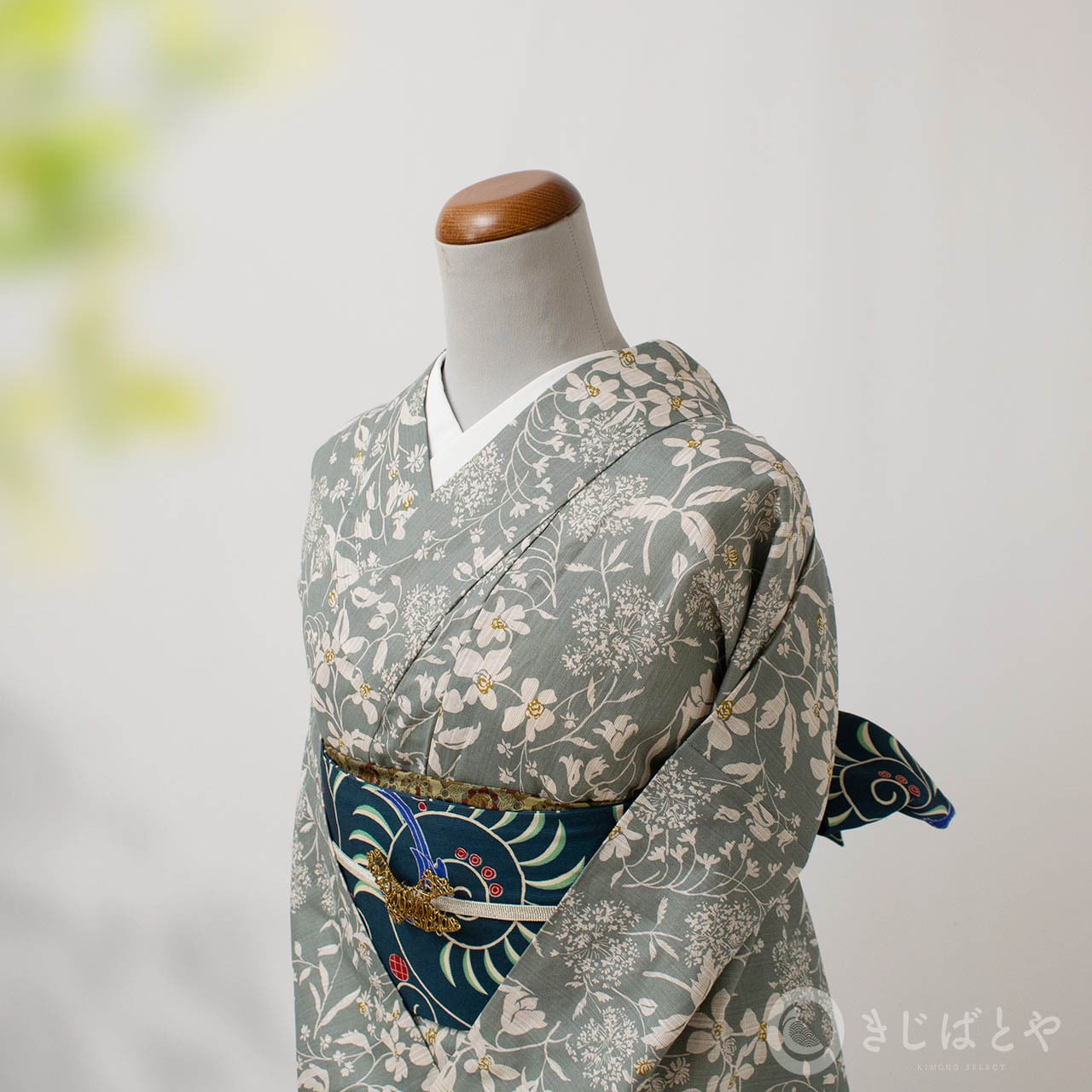 綿麻浴衣 錆青磁に季節の花々
