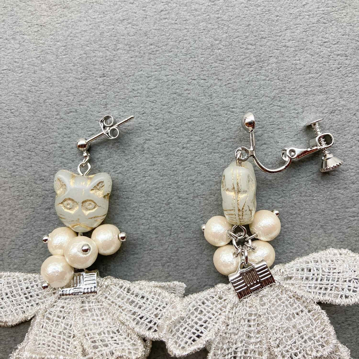 猫とフラワーレースシルバーの〈ピアス/イヤリング〉 | Dua