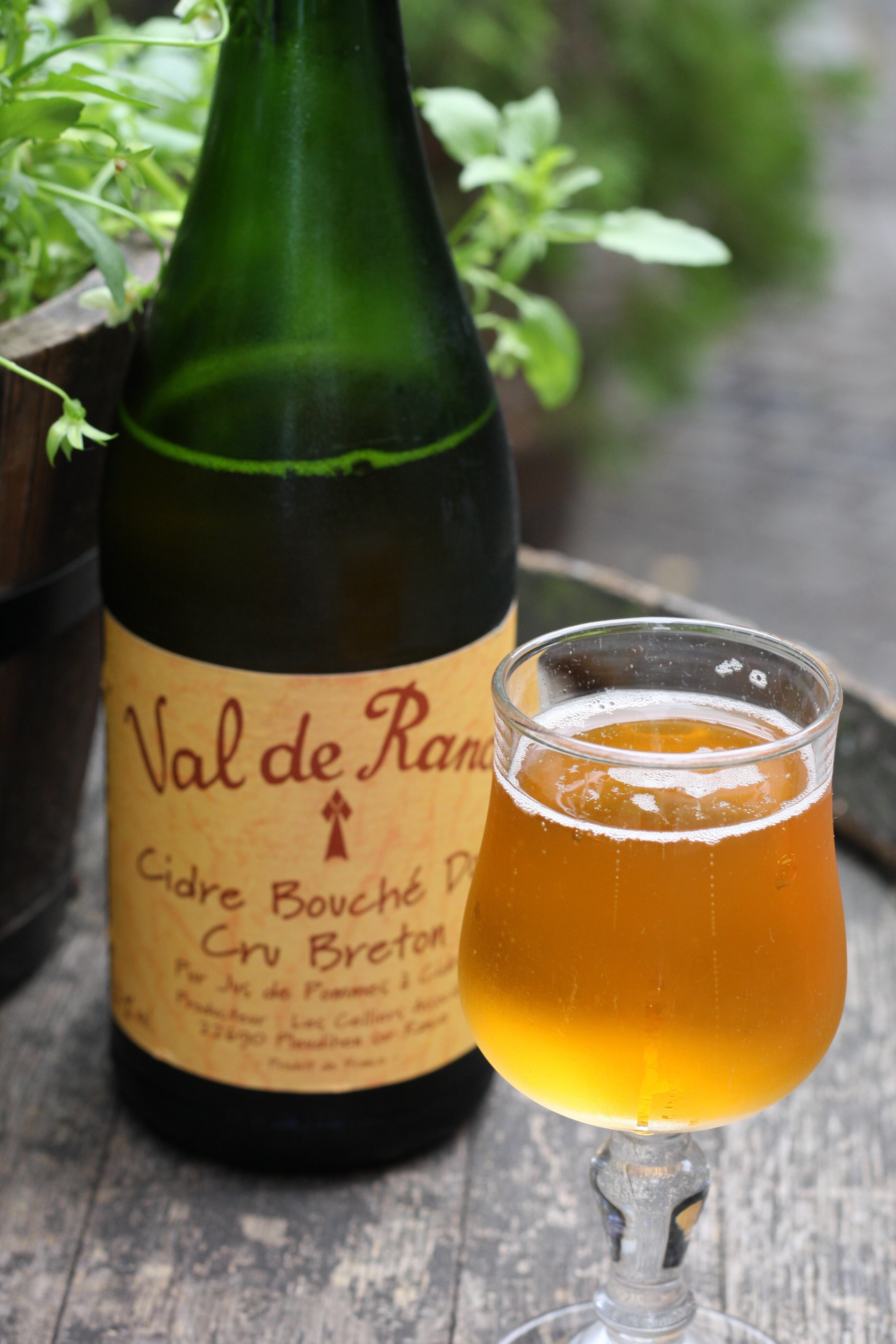 お酒 お中元 ギフト ヴァル 750ml ランス りんご 辛口 ケース販売 ブルトン コンビニ受取対応商品 ヴィンテージ管理しておりません ブルターニュ ド フランス 12本 発泡 ブリュット クリュ 変わる場合があります シードル 送料無料 果実酒 スパークリング お酒 お中元 ギフト ヴァル 750ml ランス りんご 辛口 ケース販売 ブルトン コンビニ受取対応商品 ヴィンテージ管理しておりません ブルターニュ ド フランス 12本 発泡 ブリュット クリュ 変わる場合があります シードル 送料無料 果実酒 スパークリング