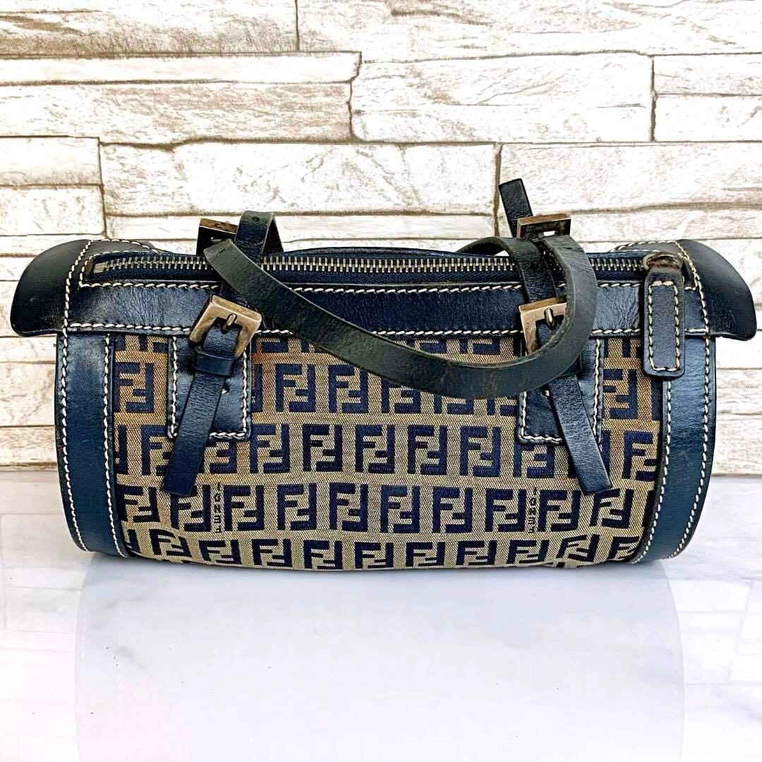 FENDI エナメルレザー ズッキーノ マンマ バケット HB01997