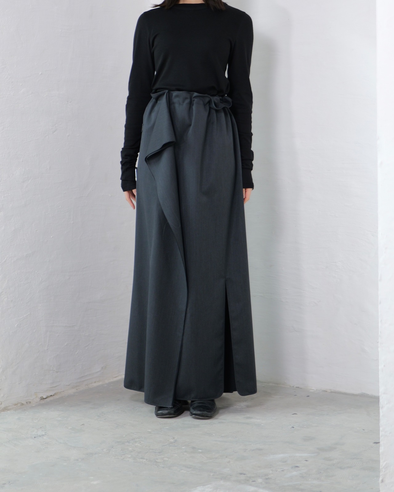 i’m here - UN(I)FORM “FLAT” SKIRT :Navy|360°着用/フラットパターン/カットオフドレープ
