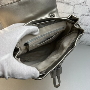 CHANEL シャネル ココマーク シェブロン Vステッチ レザー リュック シルバー A-10157