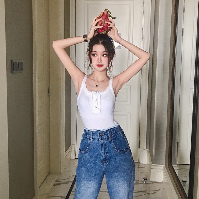 ヴィンテージ風 トップス タンクトップ レディース キャミソール カジュアル アメカジ セクシー エレガント 無地 ノースリーブ タイト フロントボタン 韓国 オルチャン 韓国ファッション 新作 春夏 春 夏 2colors Ut 605 Musubi Me 韓国 オルチャン レディース