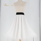 社交ダンス 衣装 スカート ホワイト系 チャコット Chacott 白 黒 プリーツ レッスン 練習 モノトーン シンプル 爽やか 透け感 軽やか シフォン かわいい 上品 日本製 ブラック系