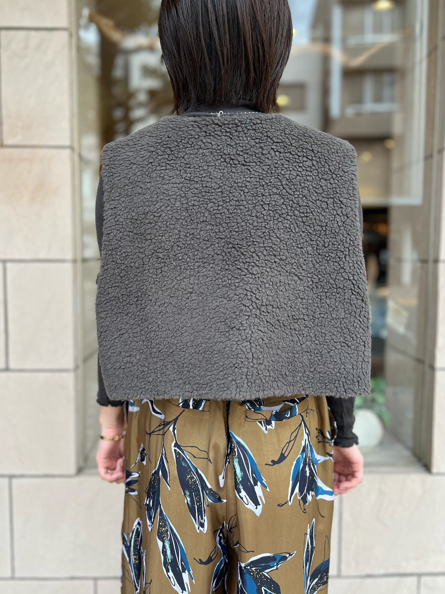 SACRA / プードルファーショートジレ | anouk