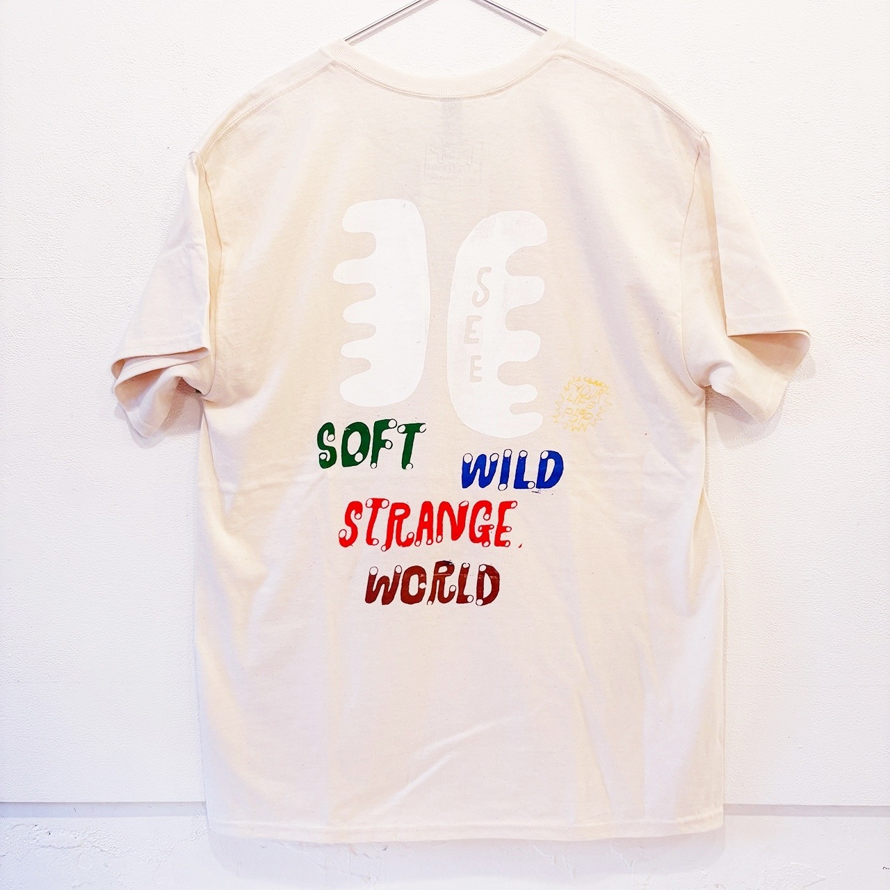 T　HELLO AYACHANさん｜「SOFT WILD STRANGE WORLD Tシャツ」