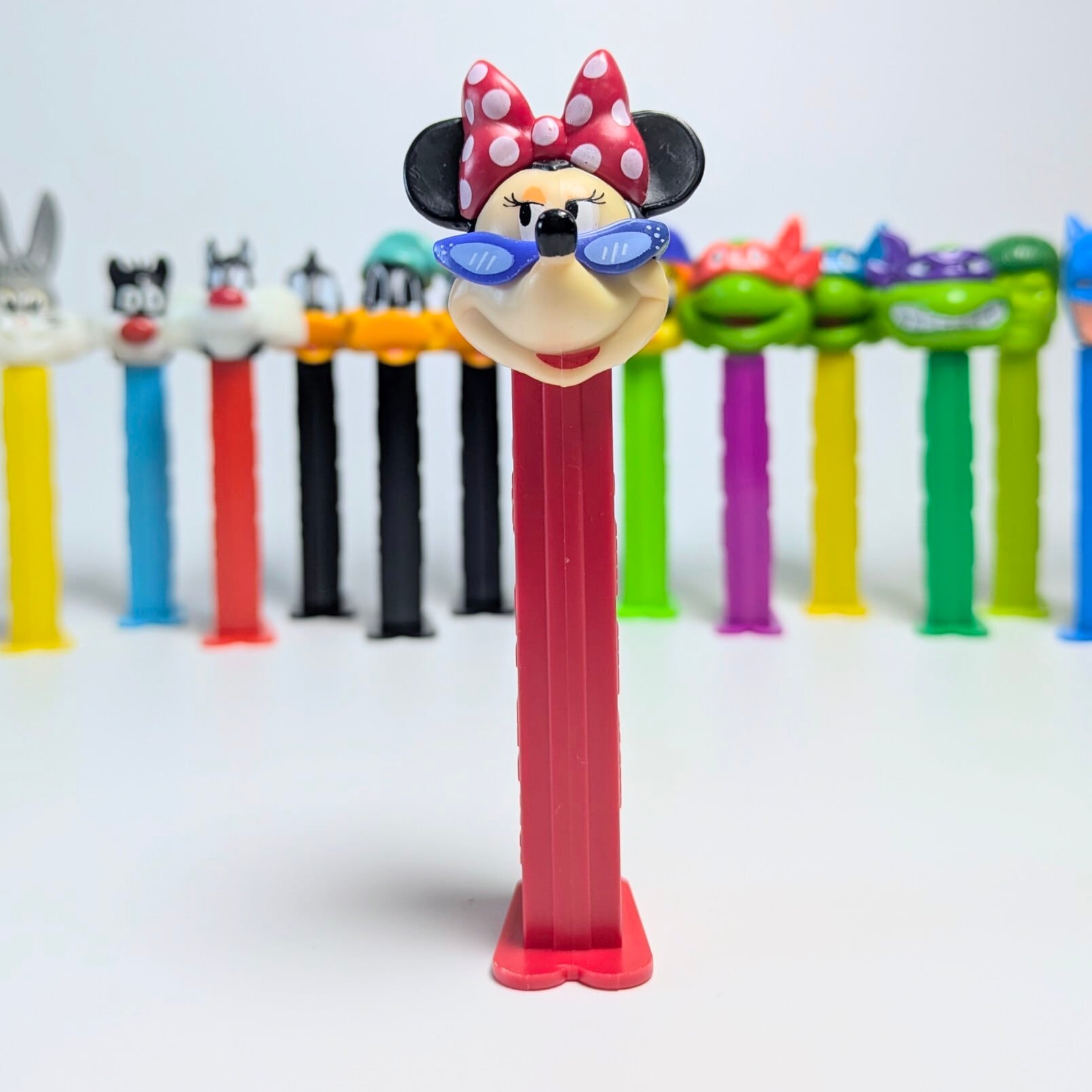 ☆ VINTAGE 90' ☆【 Minnie Mouse ( ミニー・マウス )  】『 リボン&サングラス 』PEZ / ペッツ CANDY&DISPENSER / ヨーロッパPEZ（ハンガリー） 〚アメリカン雑貨 アメトイ〛