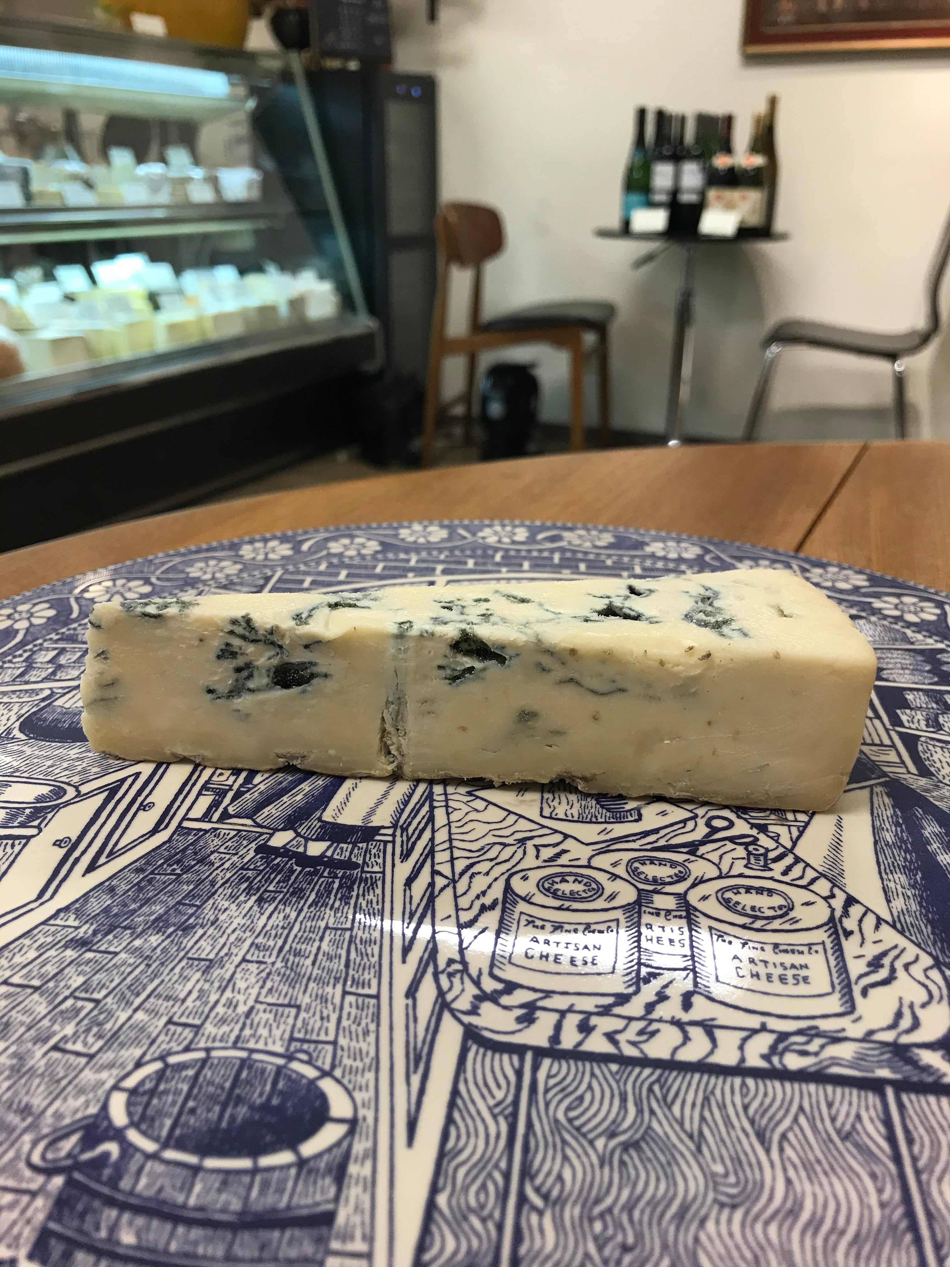 ゴルゴンゾーラ・ピカンテ | Fromagerie Miu. ゴルゴンゾーラ・ピカンテ | Fromagerie Miu.
