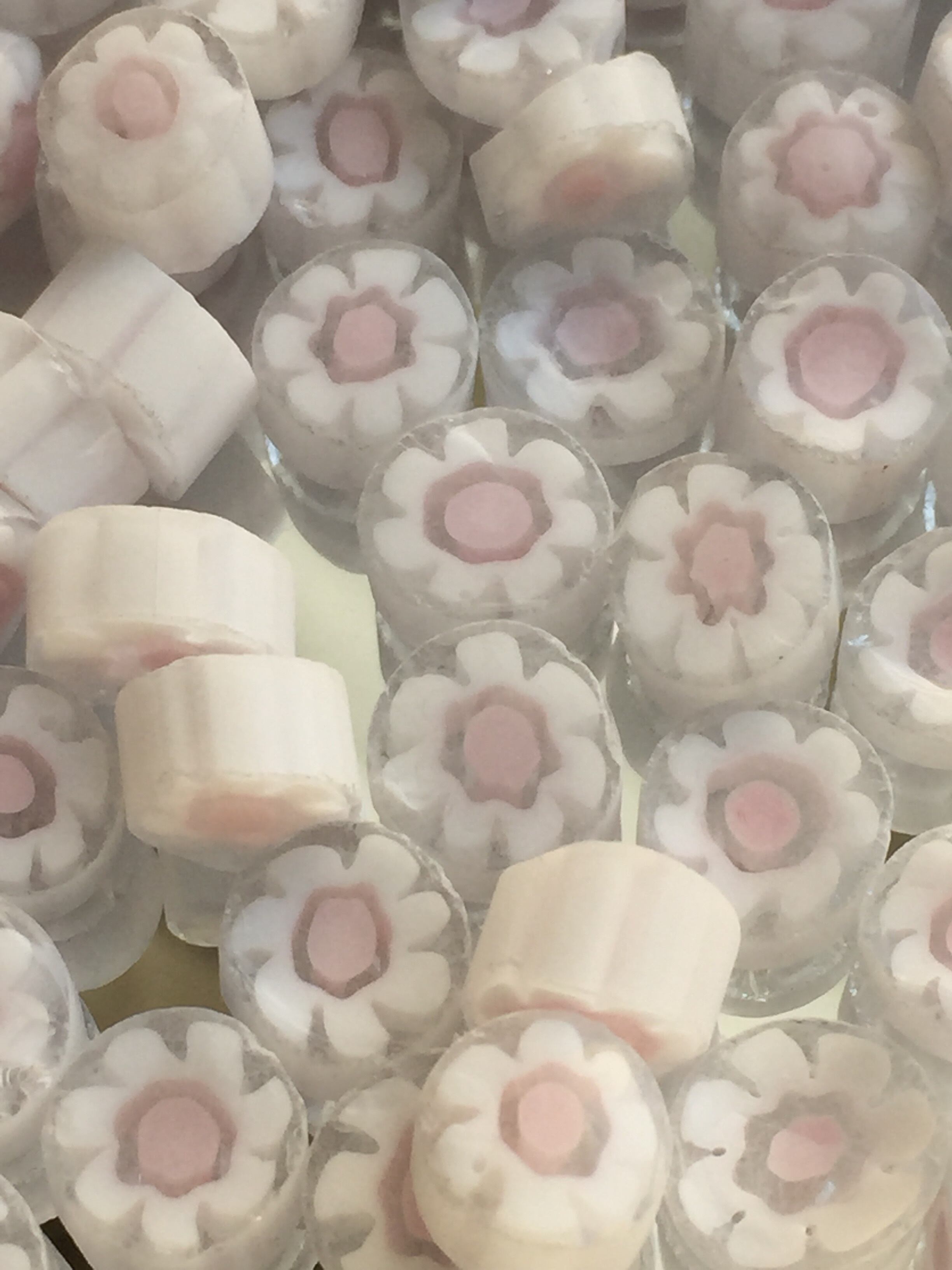 ミルフィオリ White & Pink Flower  7〜8㎜ 25ｇ