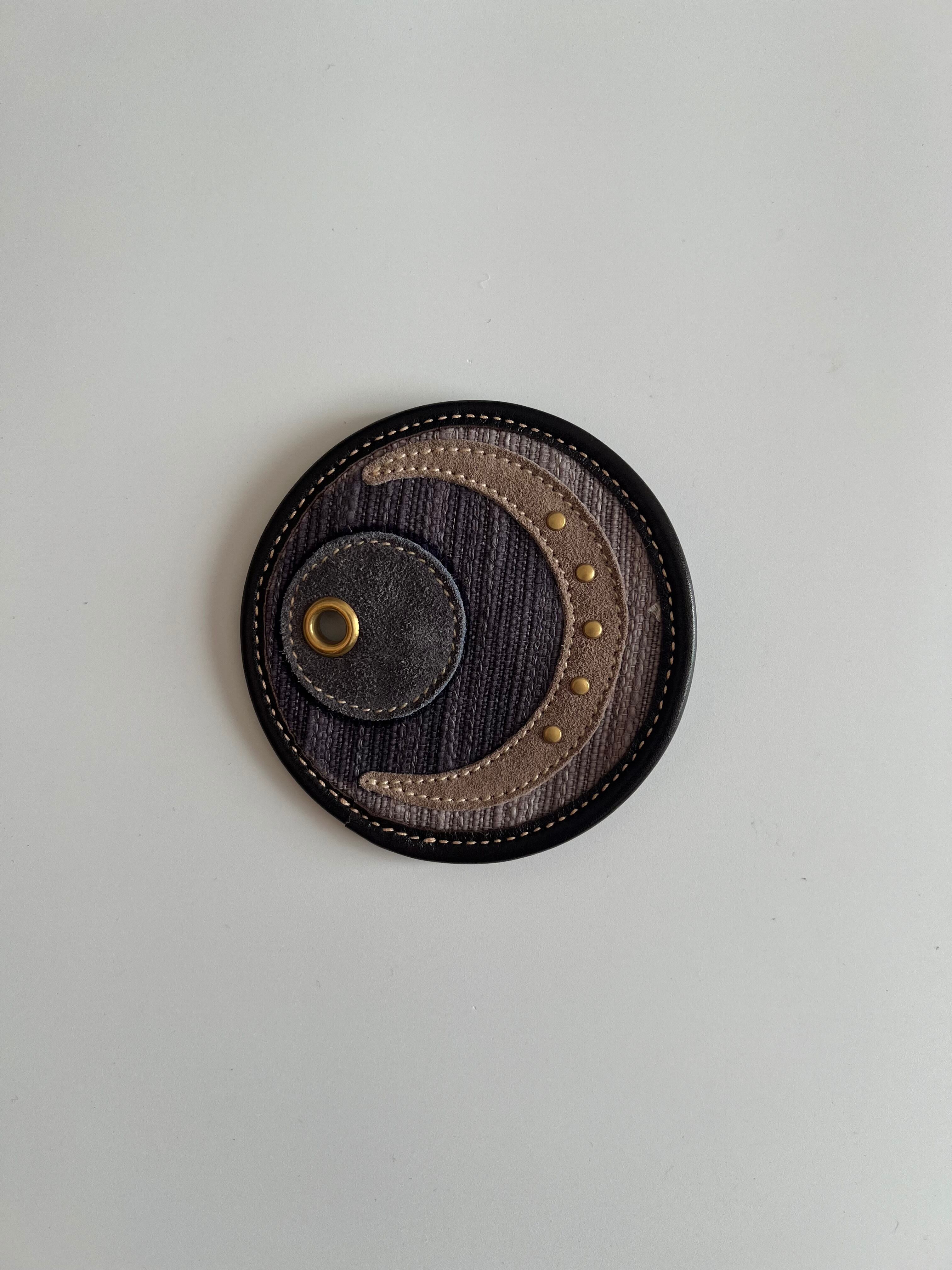 アクセサリー MIU MUU LEATHER BROACH MIU MUU LEATHER BROACH - アクセサリー|ブローチ・コサージュ