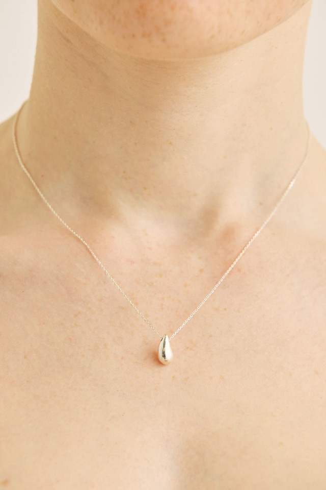 drop motif necklace