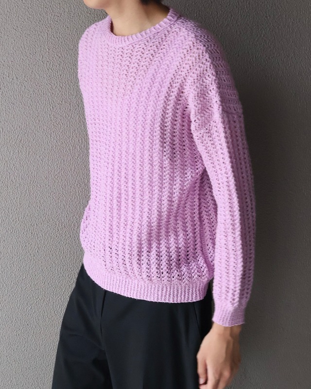 Box silhouette Roundneck mesh knit