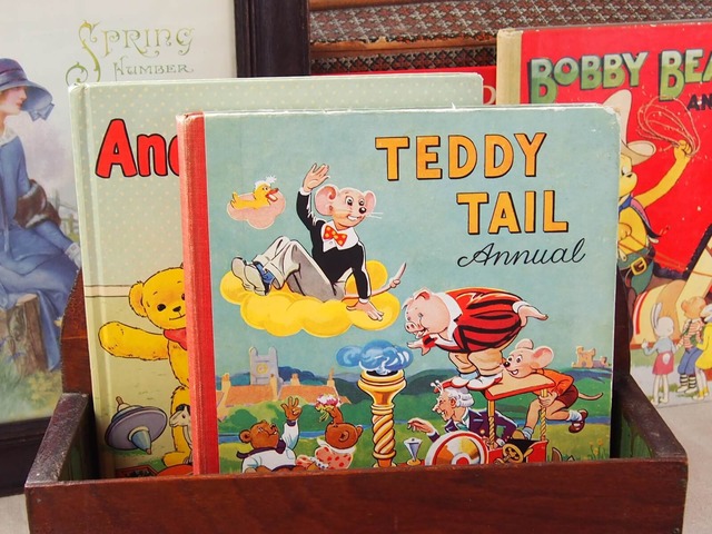 イギリスアンティーク　絵本　児童書　TEDDY TAIL Annual