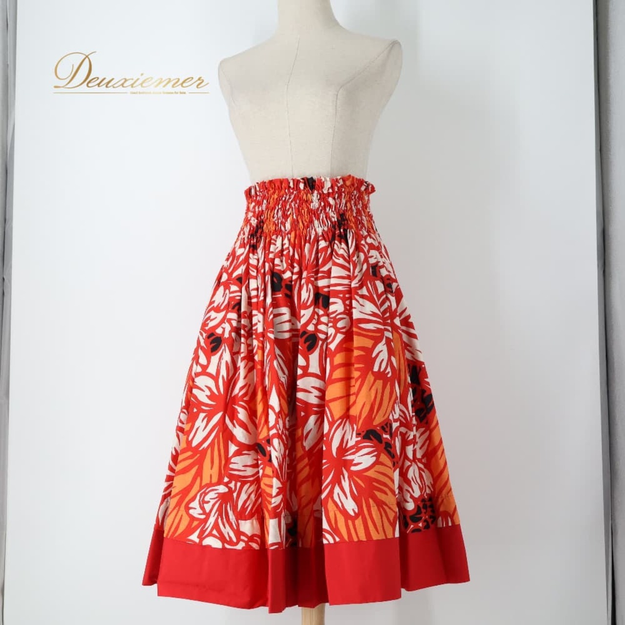 フラダンス 衣装 パウスカート レッド系 トーチジンジャー TorchGinger ハワイアンプリント アロハ フラ ダンス レッスン 練習 スカート 花柄 植物柄 赤 白 橙 黒 ダンス衣装 ハワイアンダンス レディース ブラック系 ホワイト系 オレンジ系 華やか 鮮やか おしゃれ ウエストゴム ゴム仕様 レッド 赤系 黒系 プリント 柄入り カラフル 南国風 ハワイアン イベント 発表会 舞台衣装 レッスン用 練習用 通学 デイリー きれいめ かわいい 大人可愛い ボリュームスカート ドレス風