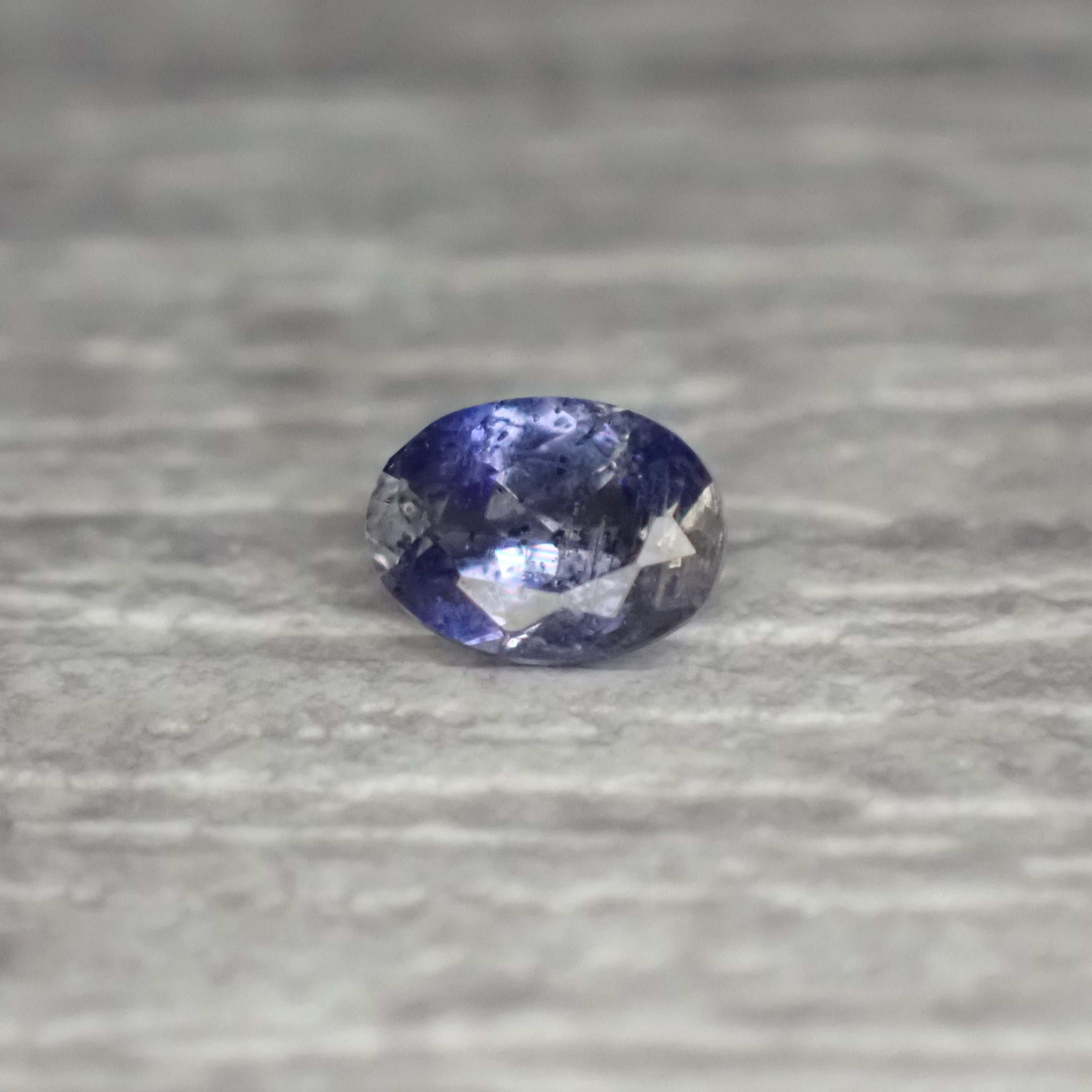 多色性◎珍しいデュモルチェライト0.091ct | 宝石ルース販売