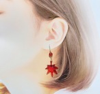 グラデーションの美しい　レジンの紅葉と銀杏のピアス イヤリング 天然石を添えて