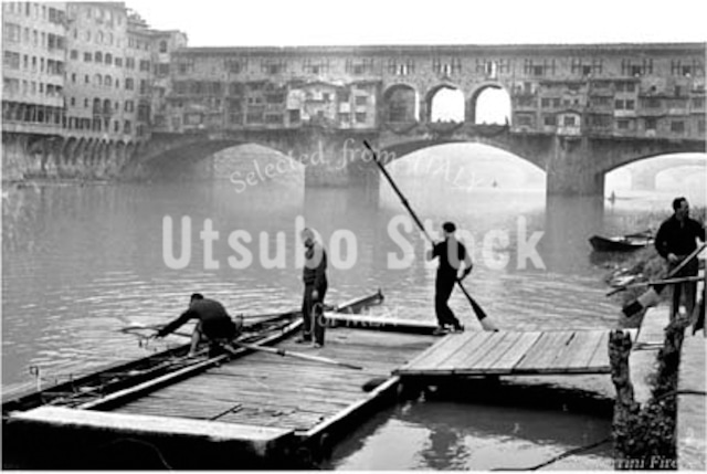 1959年撮影　ヴェッキオ橋　アルノ川　筏師【258195901】