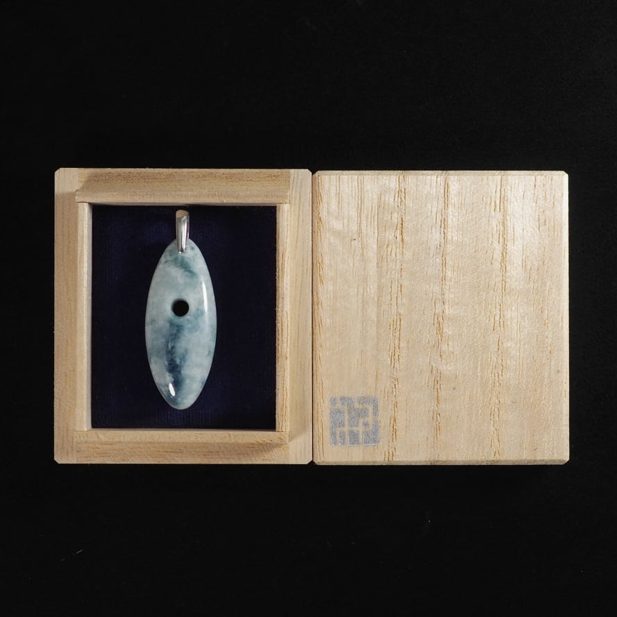 糸魚川翡翠 コン沢 青翡翠 大珠型ペンダントトップ 6.7g Itoigawa Blue