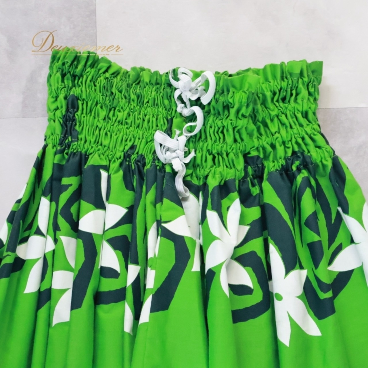 フラダンス 衣装 パウスカート グリーン系 花柄 フラワー フラワープリント ハワイアンプリント アロハ レッスン 練習 植物柄 シングル かわいい 鮮やか 華やか ホワイト系 黄緑 緑 白 フラ ダンス グリーン フラダンススカート 練習用 ダンス衣装 ハワイ アロハシャツ 可愛い おしゃれ