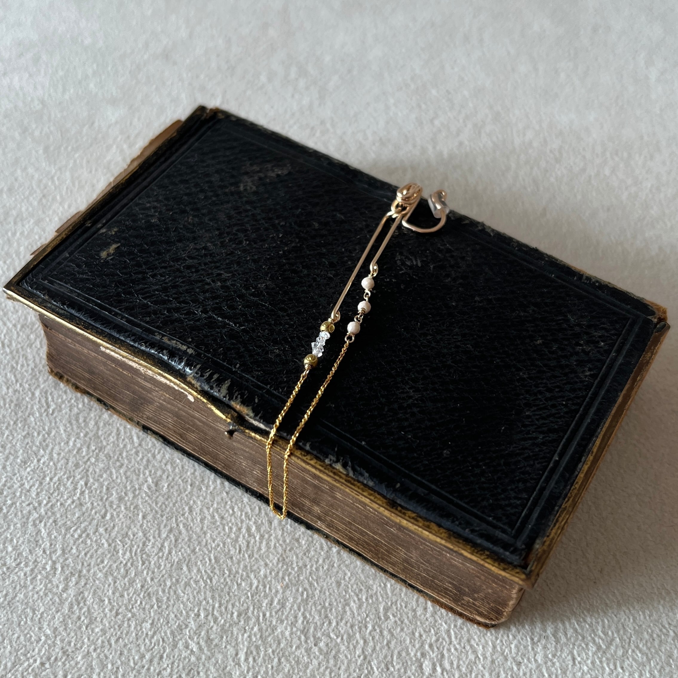 リバーストーンのロングイヤークリップ