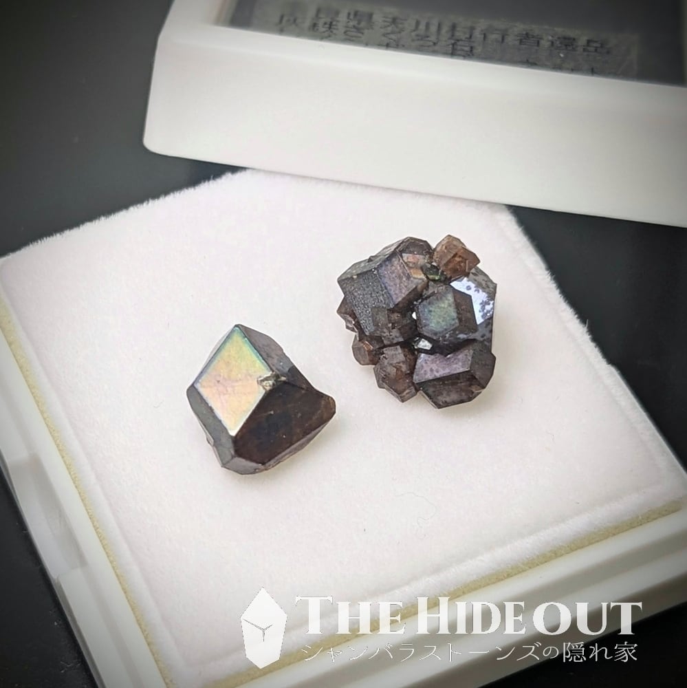 日本国産鉱物標本073 奈良県吉野郡天川村行者還岳レインボーガーネット