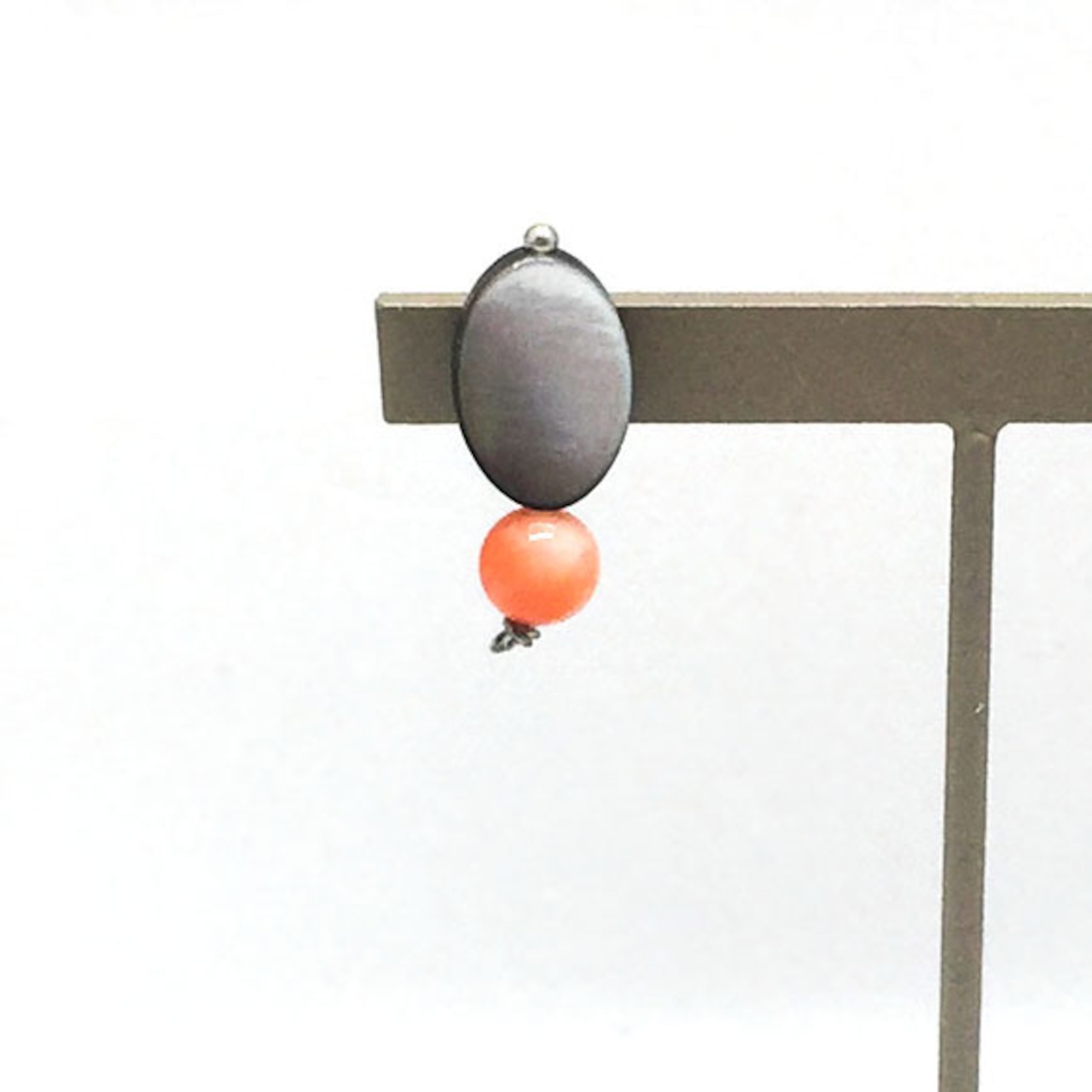 落ち着いた印象を与えるデザイン！シェル珊瑚チタンピアス＆イヤリング sl3_6_5_0514tp05-sl3_6_1_0514te06