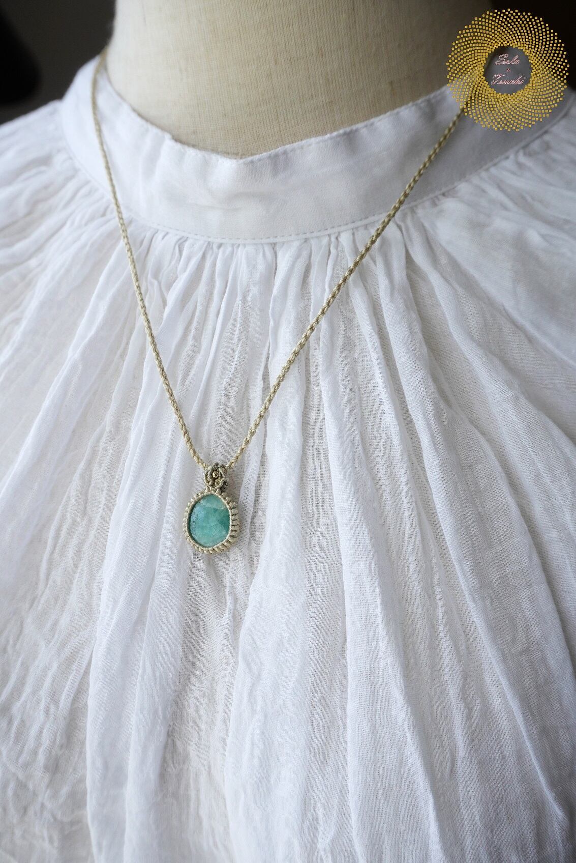 絹糸）エメラルドインクォーツのマクラメ編みペンダント 〜幸福