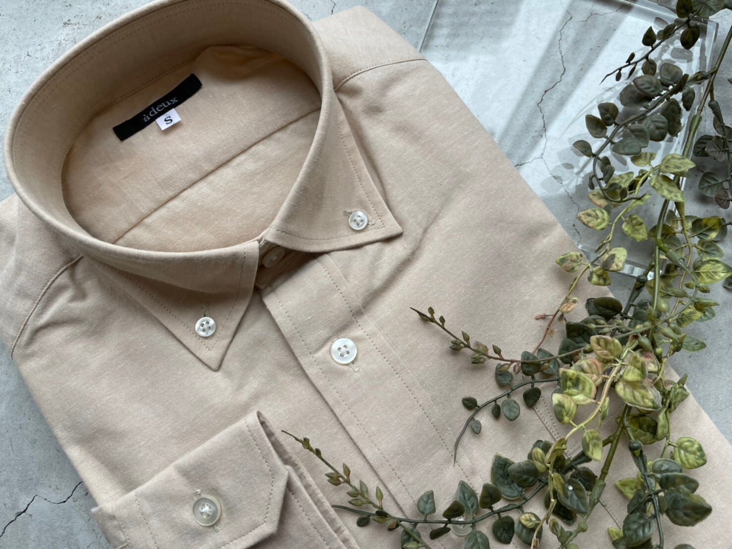 ベージュボタンダウンシャツ | 花嫁ウェディング・ブライダル