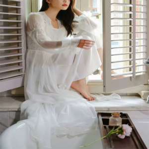 【送料無料】 パジャマ ナイトウェア ルームウェア ワンピース 2点セット キャミソール ロング マキシ 長袖 フレア袖 フレアスリーブ Vネック Aライン フレア プルオーバー レース 透け感 シースルー 薄手生地 エレガント 可愛い 大人可愛い きれいめ シンプル カジュアル シック コンサバ 華やか 大人 上品 おしゃれ お洒落 主役級 こなれ感 高見え フェミニン ガーリー ラグジュアリー 無地 夏 レディース 女性用 ママ 30代 40代 部屋着 普段使い ファッション 体型カバー 定番 着痩せ