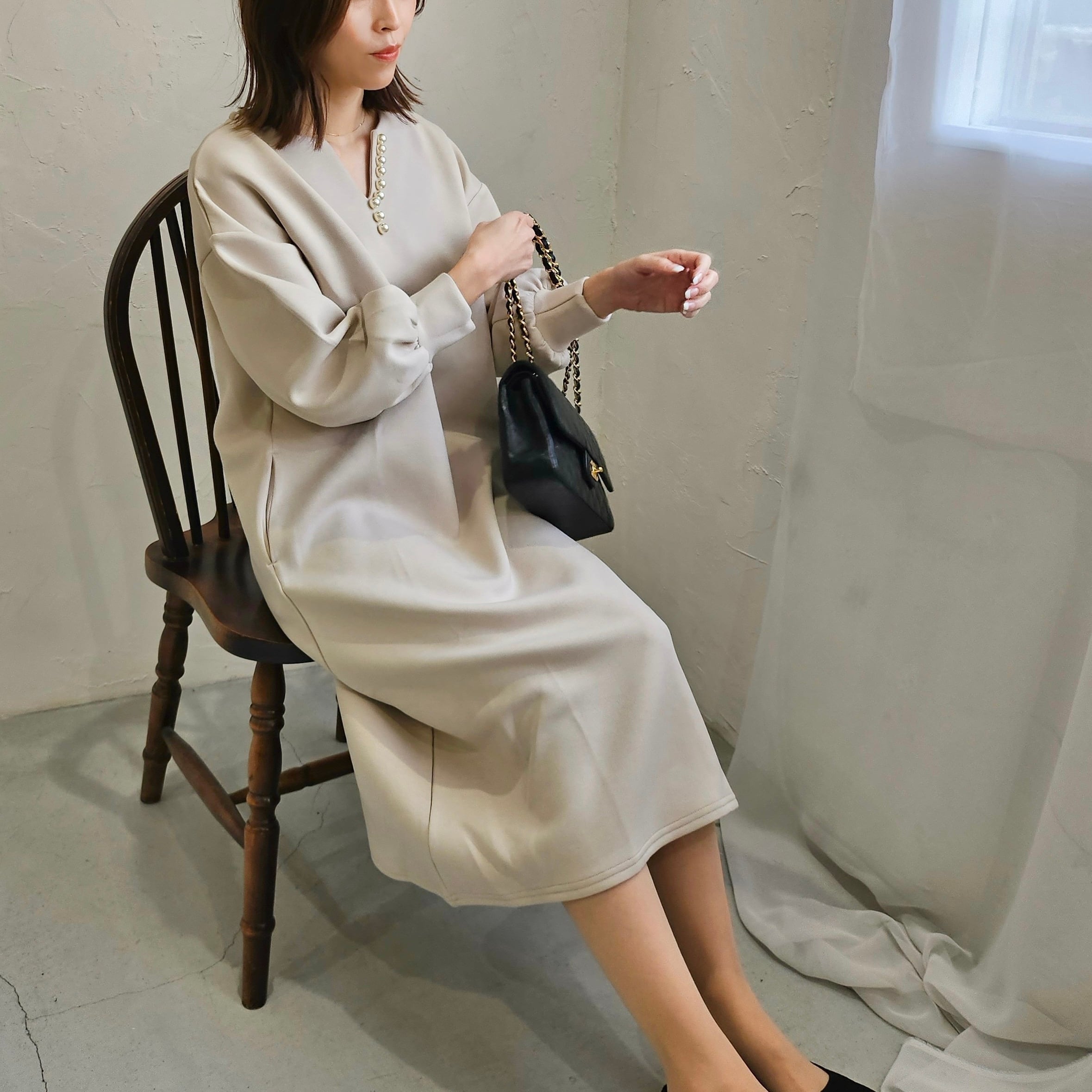 Vネックパールワンピース[30015] | conforobe(コンフォローブ)