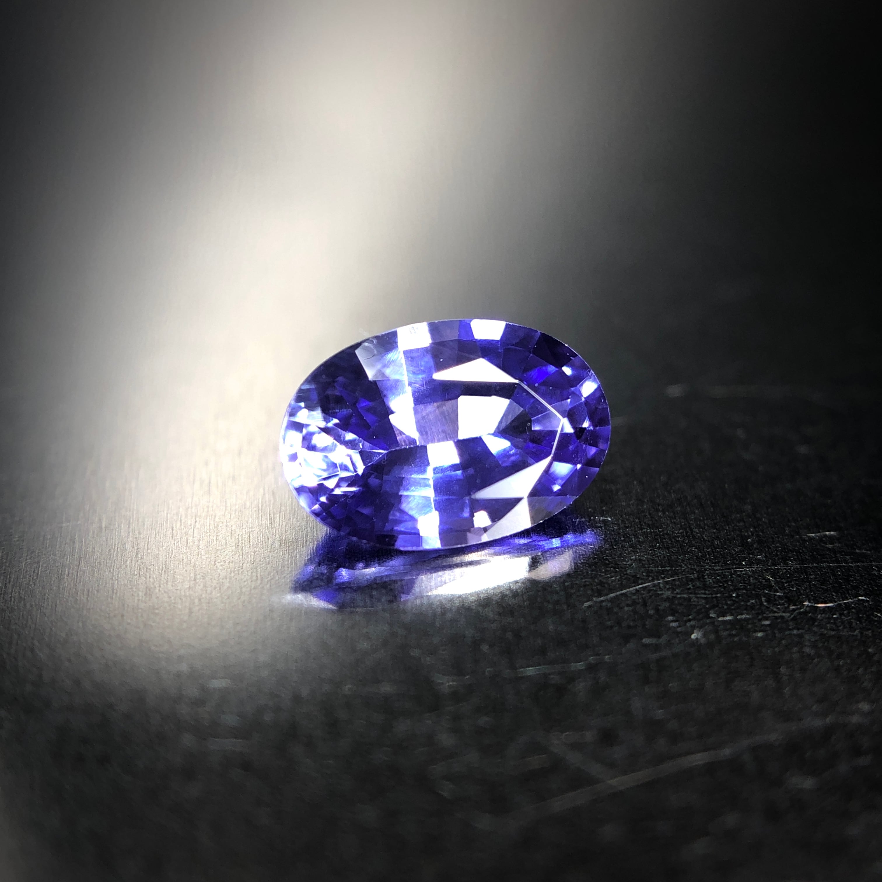 天然石 スターサファイアカラフル 神秘的な色彩変化 0.56ct UP 天然 カラーチェンジ サファイア（UV