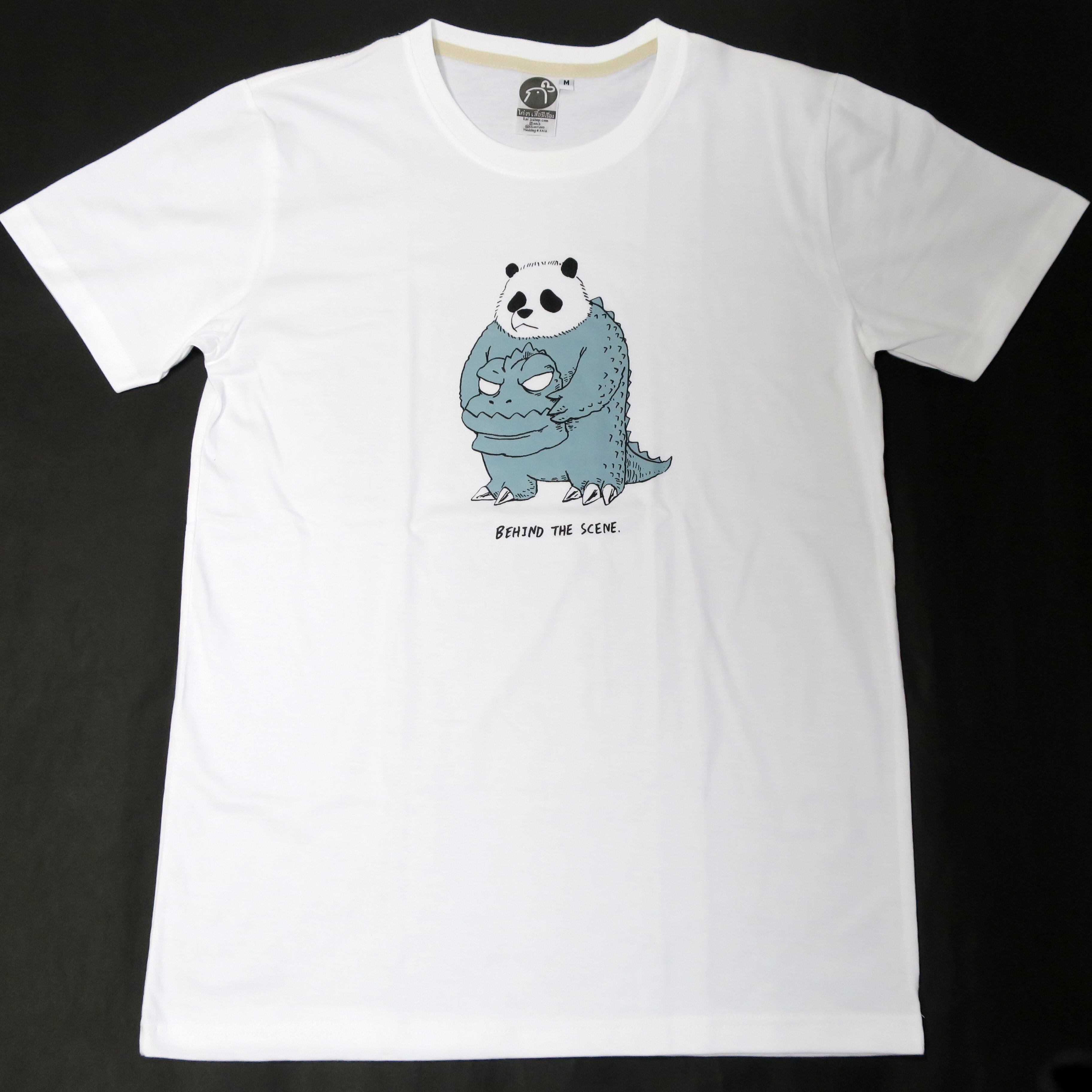 怪獣映画に出演中？「BEHIND THE SCENE.」パンダTシャツ | World