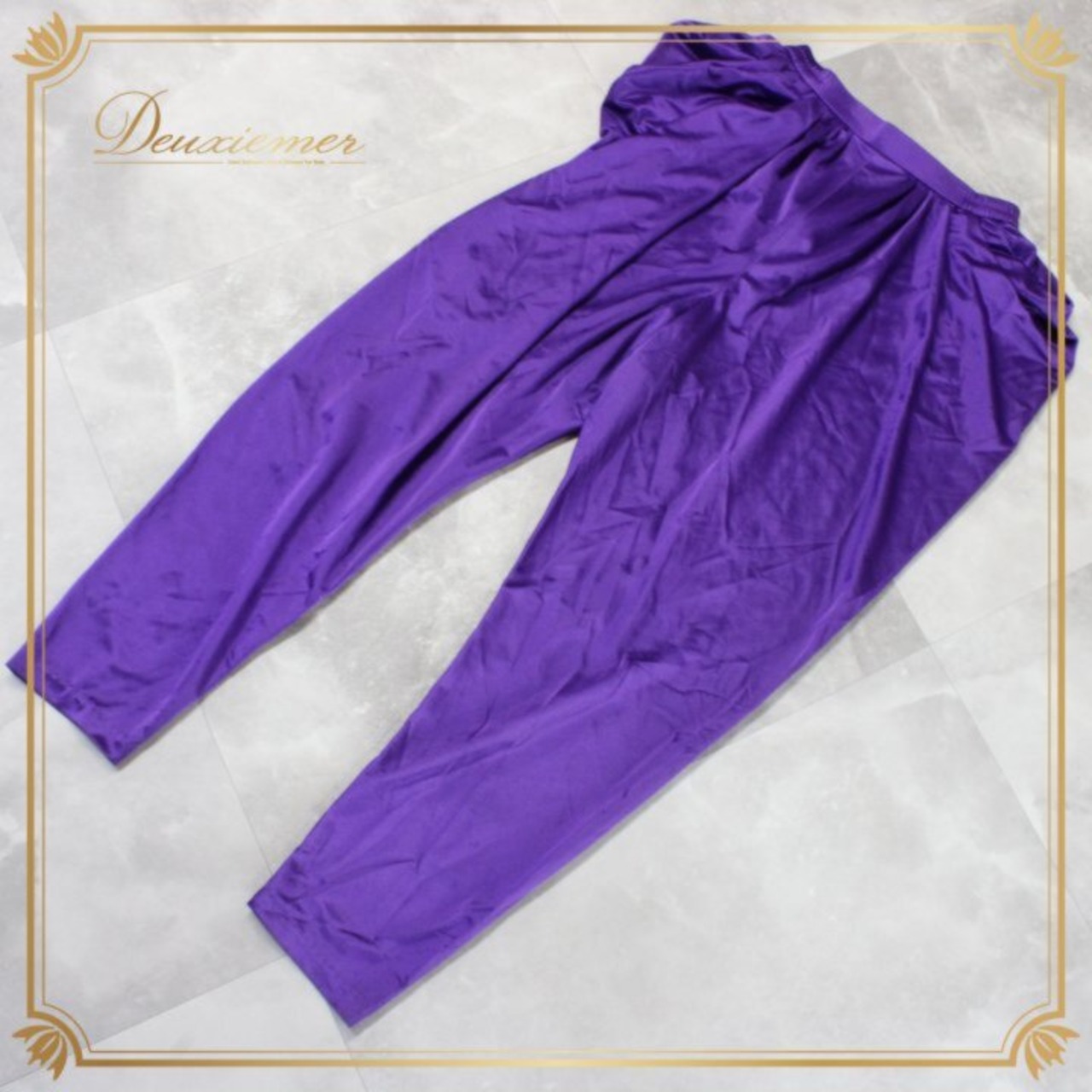 社交ダンス 衣装 スタンダード ボトムス ズボン パンツ レッスンウェア レディース パープル系 Fashionα ファッション アルファ 紫 無地 光沢感 練習着 フォーマル パープル系ボトムス 光沢パンツ サテン風 ウエスト調整可 ファスナー付き ストレートシルエット レッスンウェア下 ラテン兼用 きれいめ 光沢生地 滑らか 伸縮性あり 動きやすい ダンス練習 衣装練習 舞台映え フォーマルルック ステージ衣装 カラーズボン レディースL Lサイズ ポリエステルボトムス エレガント 大人紫